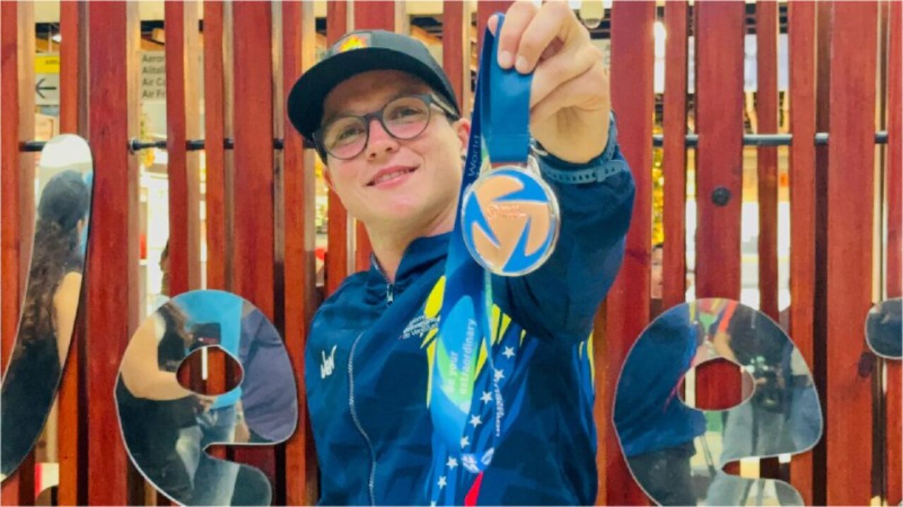 Arribó al país la venezolana Rosa Martínez, medalla de bronce en la Copa del Mundo de Triatlón Viña del Mar 2025