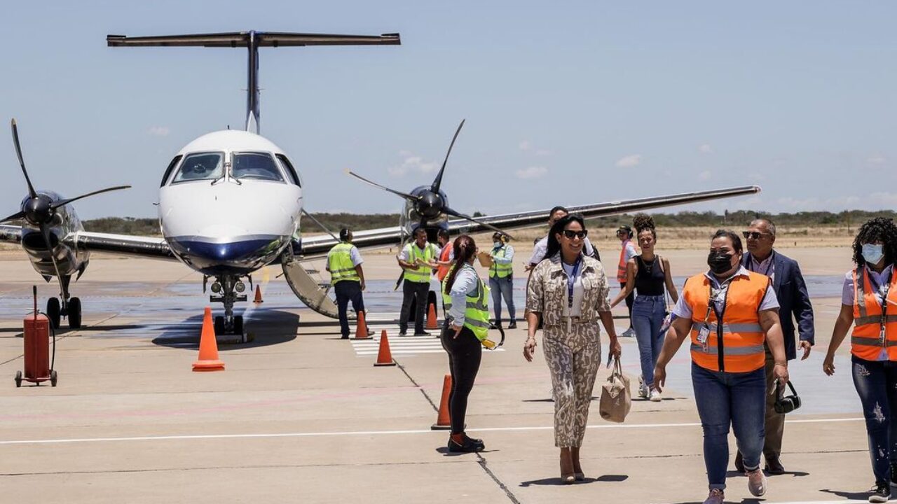 Tras reapertura de tráfico aéreo llega a Venezuela primer vuelo desde Curazao