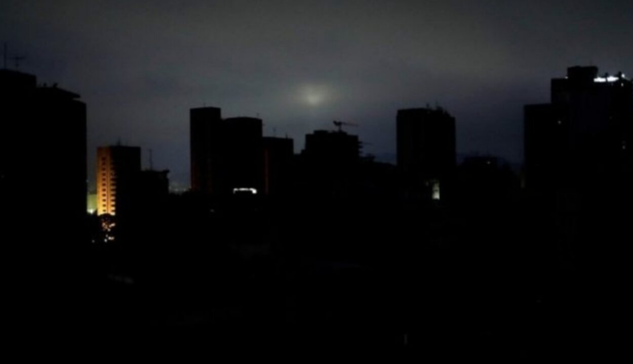 Apagón afecta a varios estados del país durante la noche del sábado