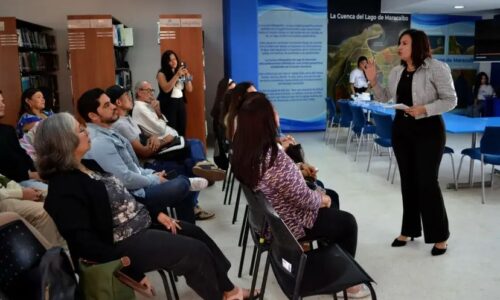 Taller «Del Libro a la Voz» de Elizabeth Valero cautivó en la Biblioteca del Zulia