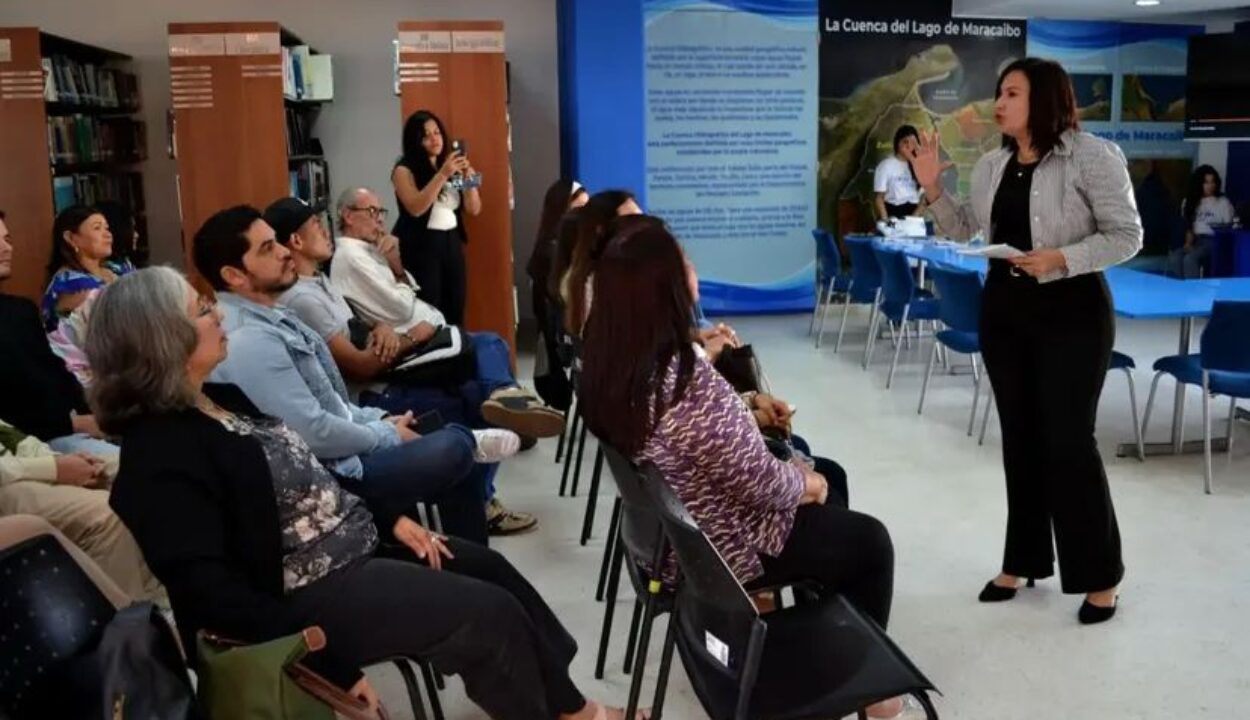 Taller «Del Libro a la Voz» de Elizabeth Valero cautivó en la Biblioteca del Zulia