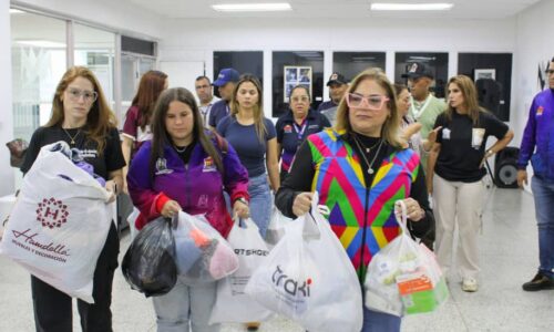 Alcaldía de Maracaibo activa! ‎Ana Clara Barboza de Di Martino: «Maracaibo se activó en los centros de acopio»‎