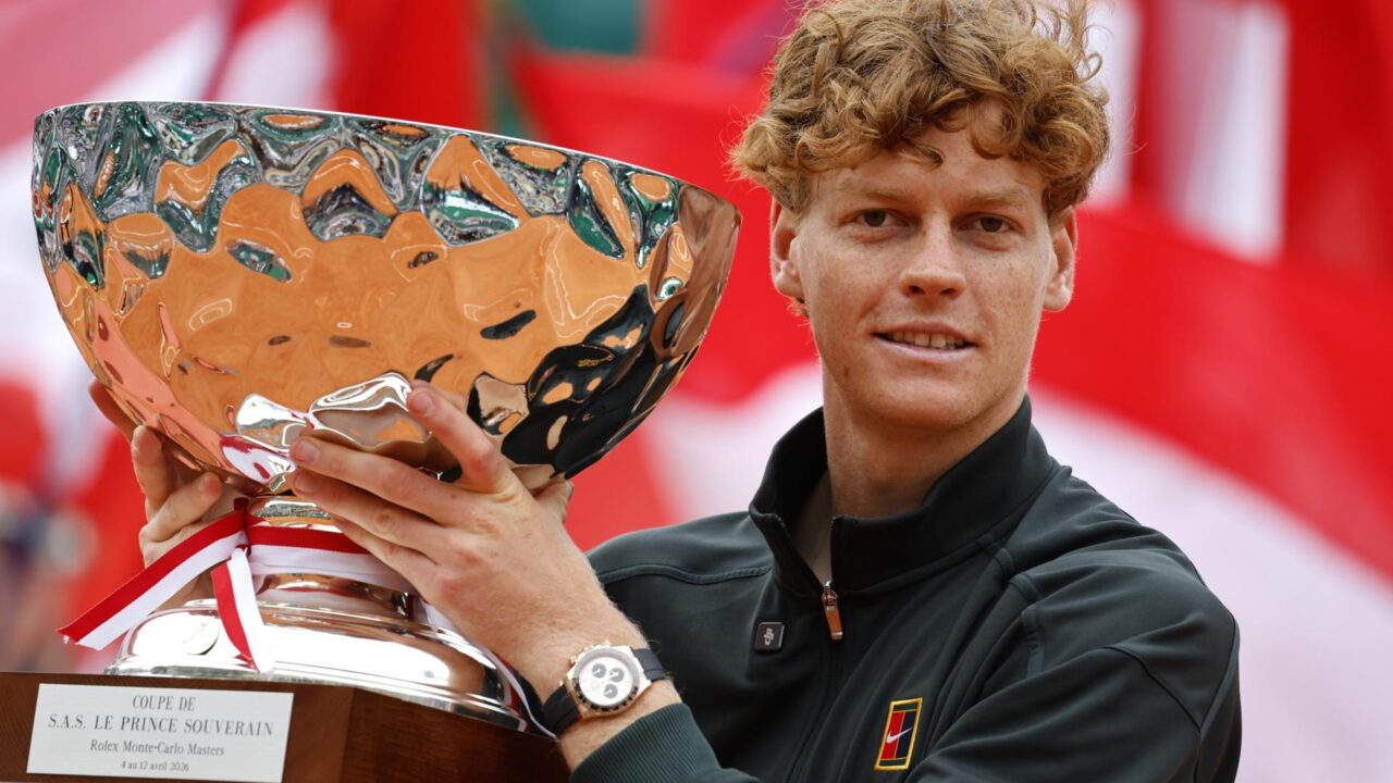 ROQUEBRUNE CAP MARTIN (France), 12/04/2026.- Jannik Sinner of Italy poses with the trophy after winning the men's singles final against Carlos Alcaraz of Spain at the ATP Monte-Carlo Masters tennis tournament in Roquebrune Cap Martin, France, 12 April 2026. (Tenis, Francia, Italia, España) EFE/EPA/SEBASTIEN NOGIER