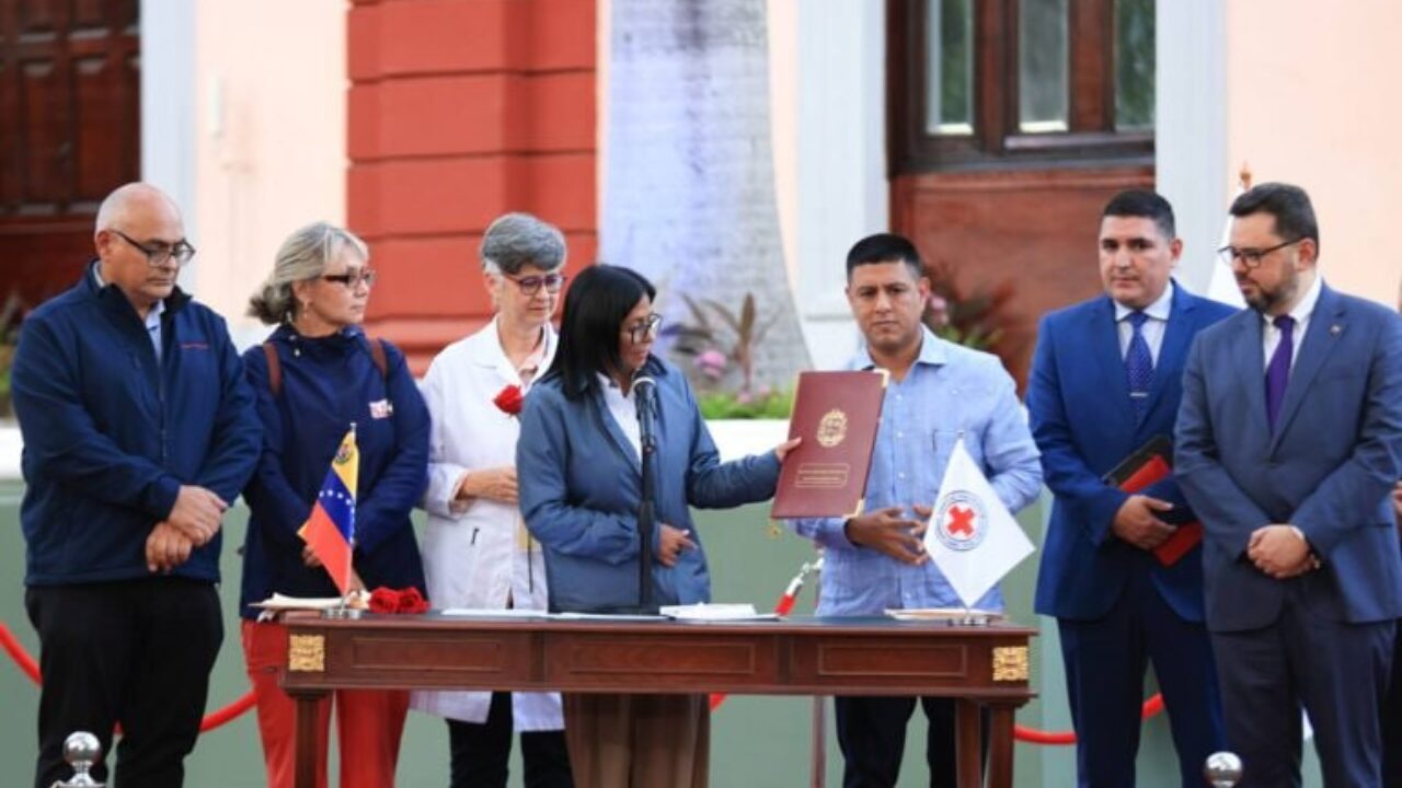Se formaliza el nuevo estatus de la Cruz Roja Venezolana: Delcy Rodríguez promulga ley que redefine su rol auxiliar