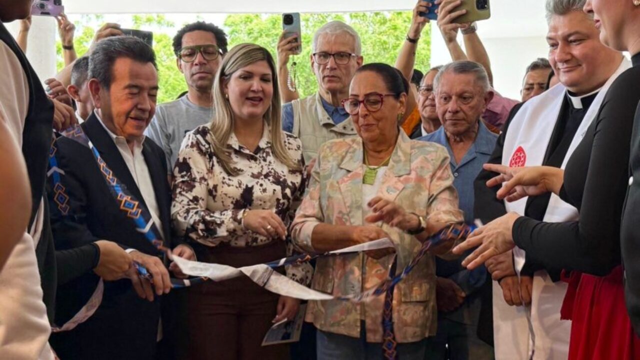 Primera Dama del Zulia acompañó reinauguración de la Galería de Arte Julio Árraga de la Secretaría de Cultura