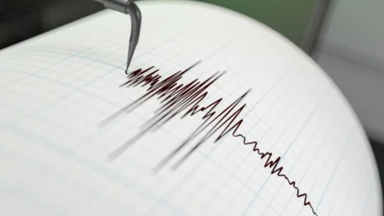 Fuerte terremoto de magnitud 7.7 a 8.0 sacude a Panamá, provoca pánico en la capital y activa alerta de tsunami