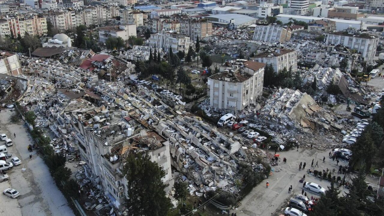 Cifra de fallecidos se elevan a 33 mil por trágico terremoto en Turquía y Siria