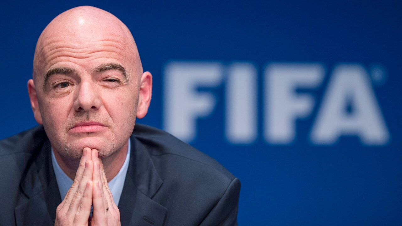 FIFA: Clubes de fútbol podrían perder partidos automáticamente por cánticos racistas de sus hinchas