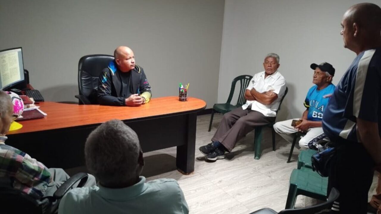 Presidente del Imdeprec Marnic Gómez se reunió con los Amigos del Estadio Alejandro Borges