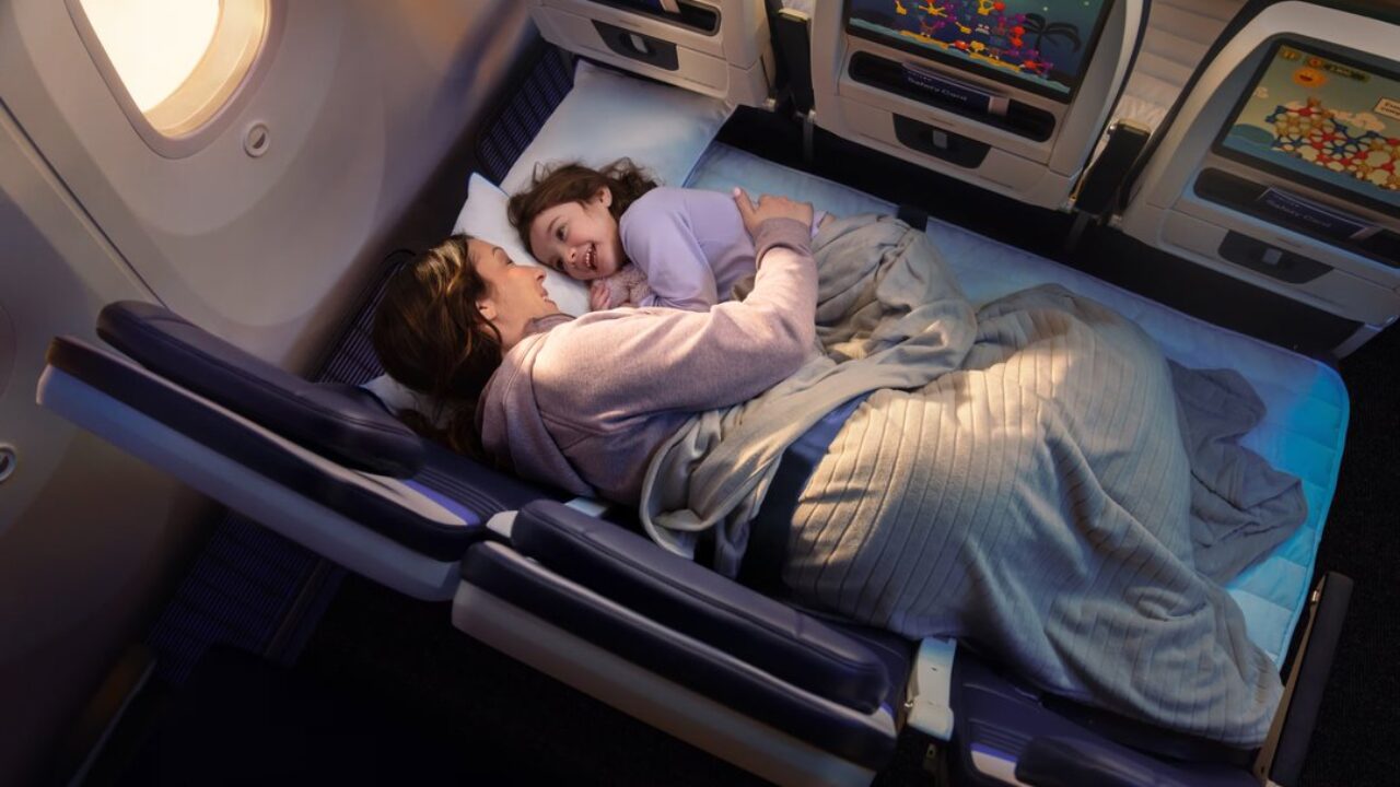 El fin de las noches en vela: United Airlines revoluciona la clase económica con su nueva «United Relax Row»