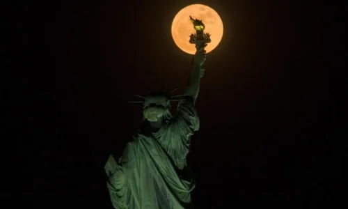 El resplandor de la «Luna de las Flores»: Un espectáculo sideral cautiva a las metrópolis del norte