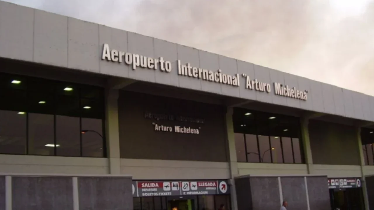 «Situación controlada»: IAAEC se pronuncia tras impacto de rayo en el Aeropuerto Arturo Michelena