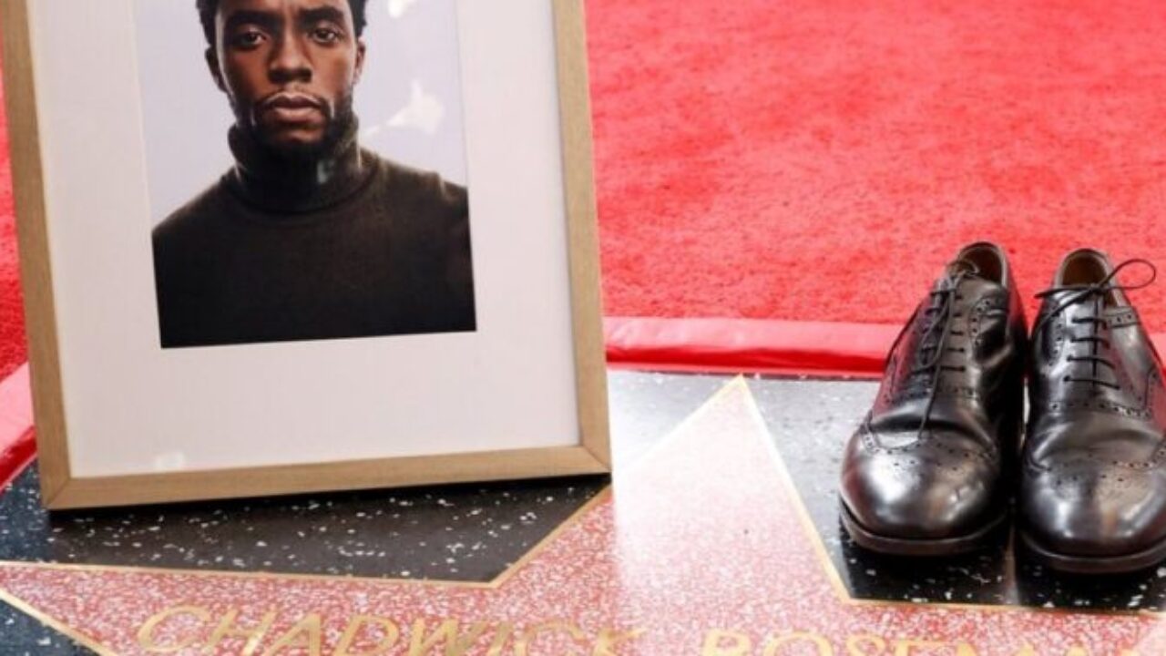 Chadwick Boseman es inmortalizado con una estrella en Hollywood Boulevard
