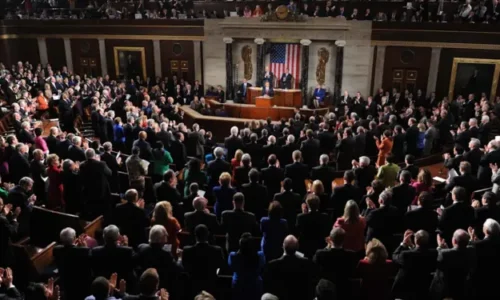 Republicanos sellan acuerdo crítico para reabrir el Gobierno y normalizar los aeropuertos de EE. UU.