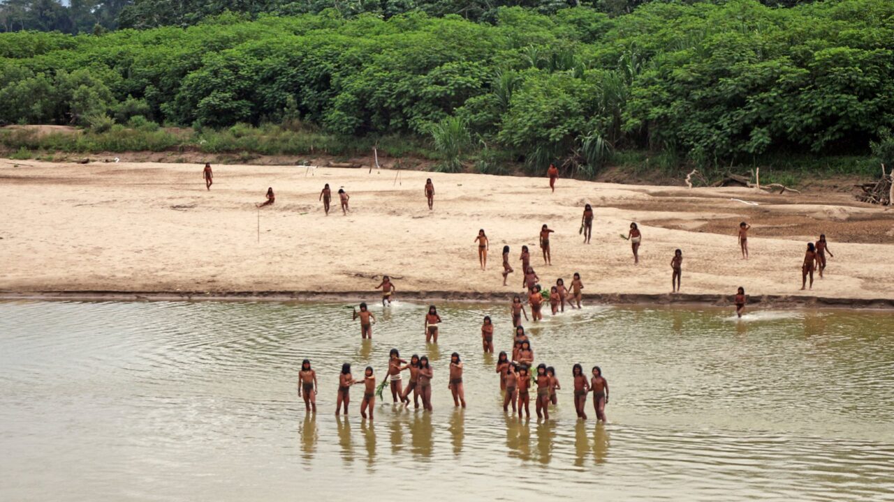 CONTACTO FRÁGIL | Imágenes inéditas revelan la presencia del pueblo Mashco Piro en la Amazonía Peruana
