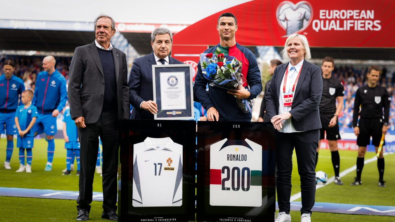 Cristiano Ronaldo primer futbolista en jugar 200 partidos con una misma selección Guinness registró el logro