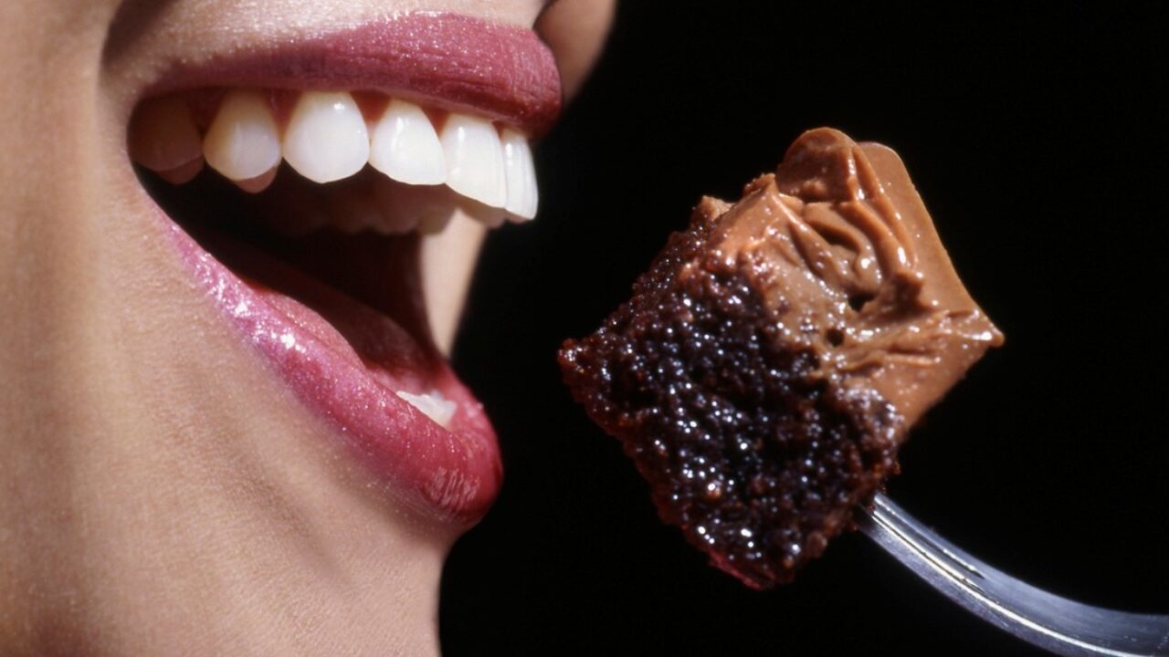 Descubren por qué el chocolate es tan irresistible y lo qué pasa cuando entra en la boca