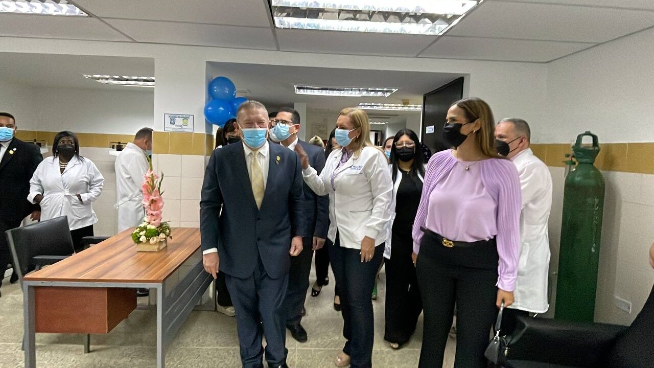 <em>Gobernación del Zulia y Facultad de Medicina reinauguran Unidad de Cuidados Respiratorios y Áreas Docentes del General del Sur</em>