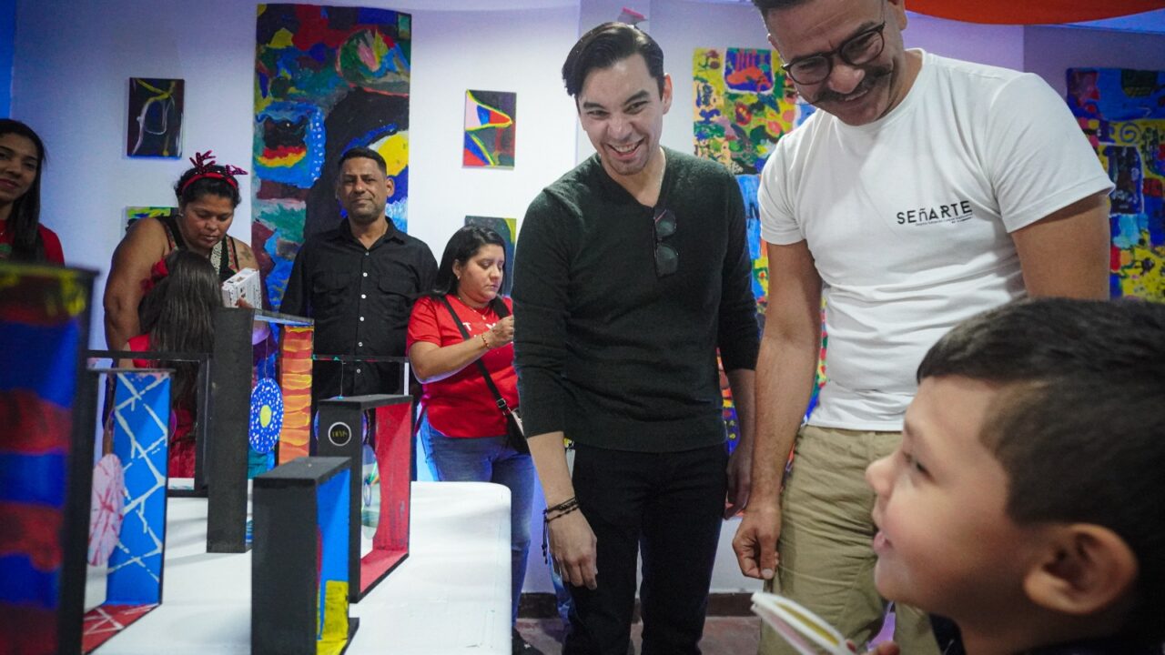 Cierre del taller Escuela de Arte Expresión de Amor permitió que niños y niñas descubrieran su voz artística