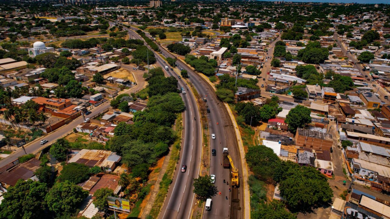 Inicia Plan de Asfaltado en Circunvalación 1 para beneficiar a más de 1.900 habitantes de Maracaibo y San Francisco