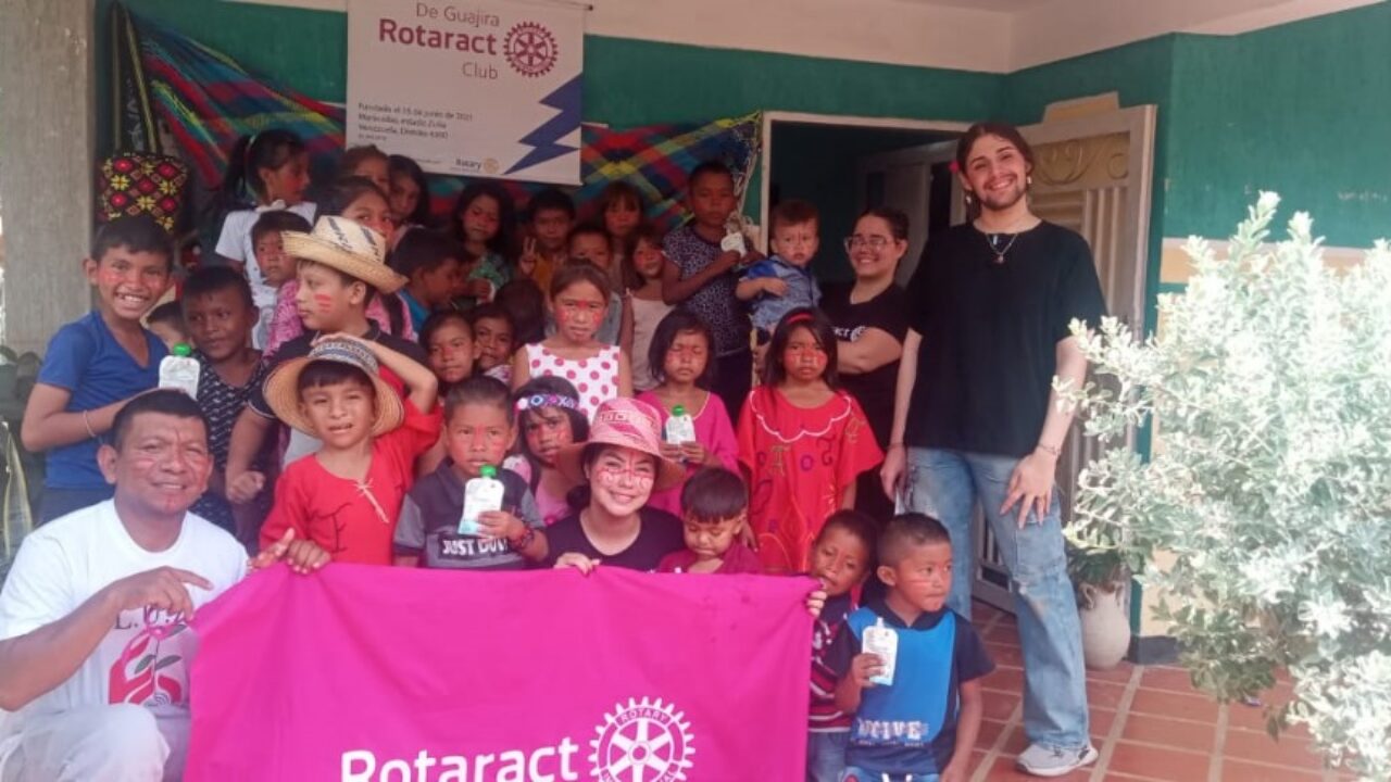 El club Rotaract Guajira conmemora el día de la resistencia indígena con una jornada de servicio comunitario
