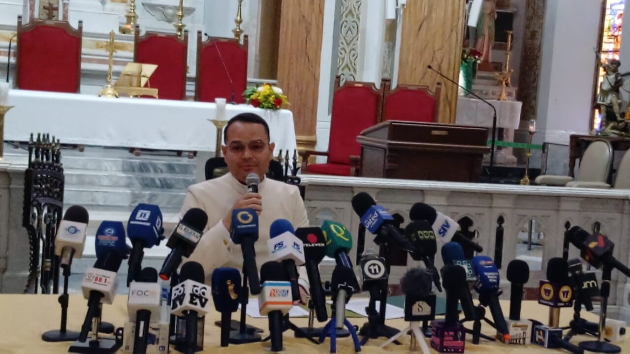 Chinita y los Primeros Santos Venezolanos: Fiestas Patronales se Visten de Santidad y Devoción en Maracaibo