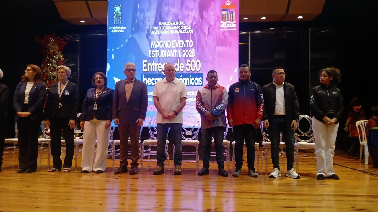 ¡Educación al Rescate! Alcaldía de Maracaibo Impulsa la Juventud con la Entrega de 500 Becas del Programa Ana María Campos