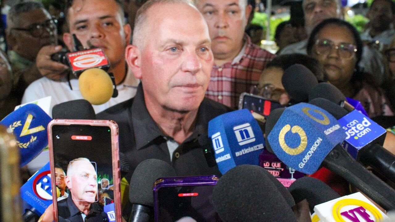 Alcalde Di Martino: denunció a empresa privada de autos por atentar contra estabilidad del SEN en 3 estados