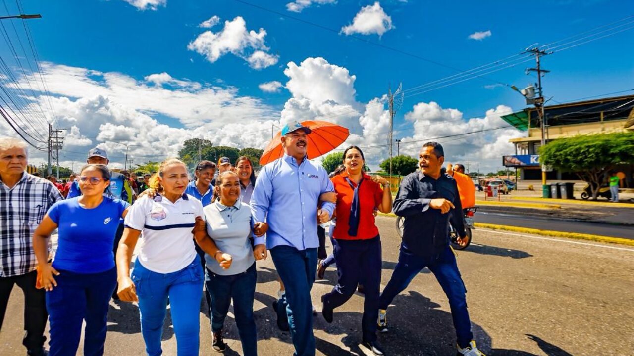Gobernador Caldera inicia colocación de 5.000 toneladas de asfalto y anuncia rehabilitación de escuelas en Baralt