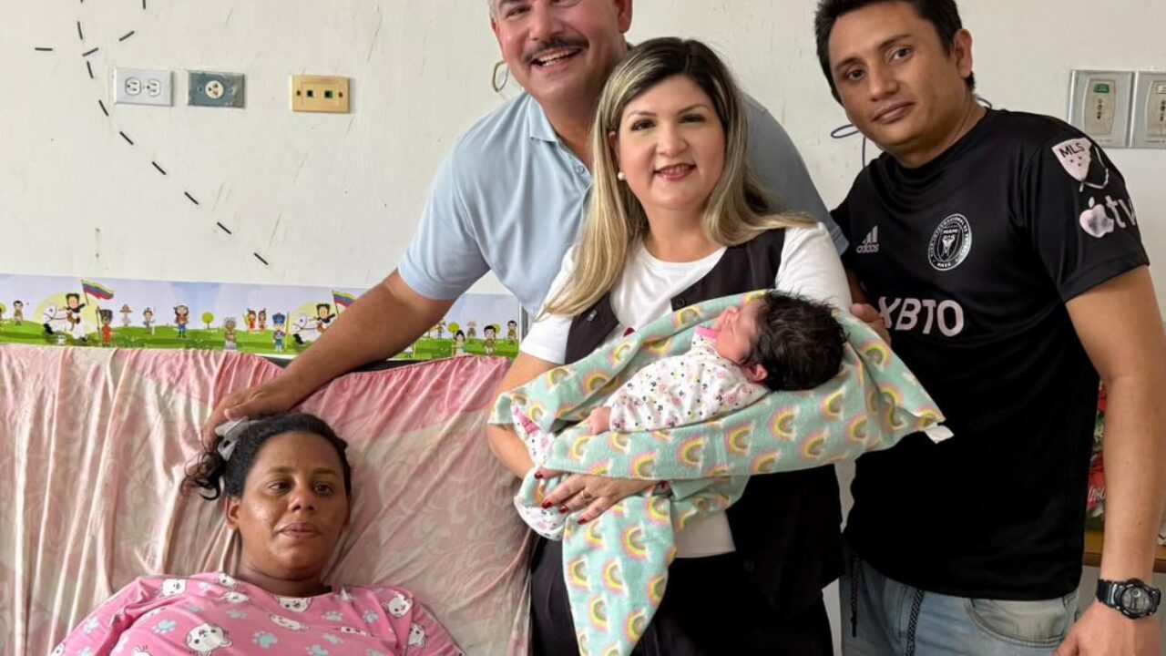 Primer nacimiento de 2026 en el Zulia es una niña: Gobernador Caldera y la primera Dama la visitaron
