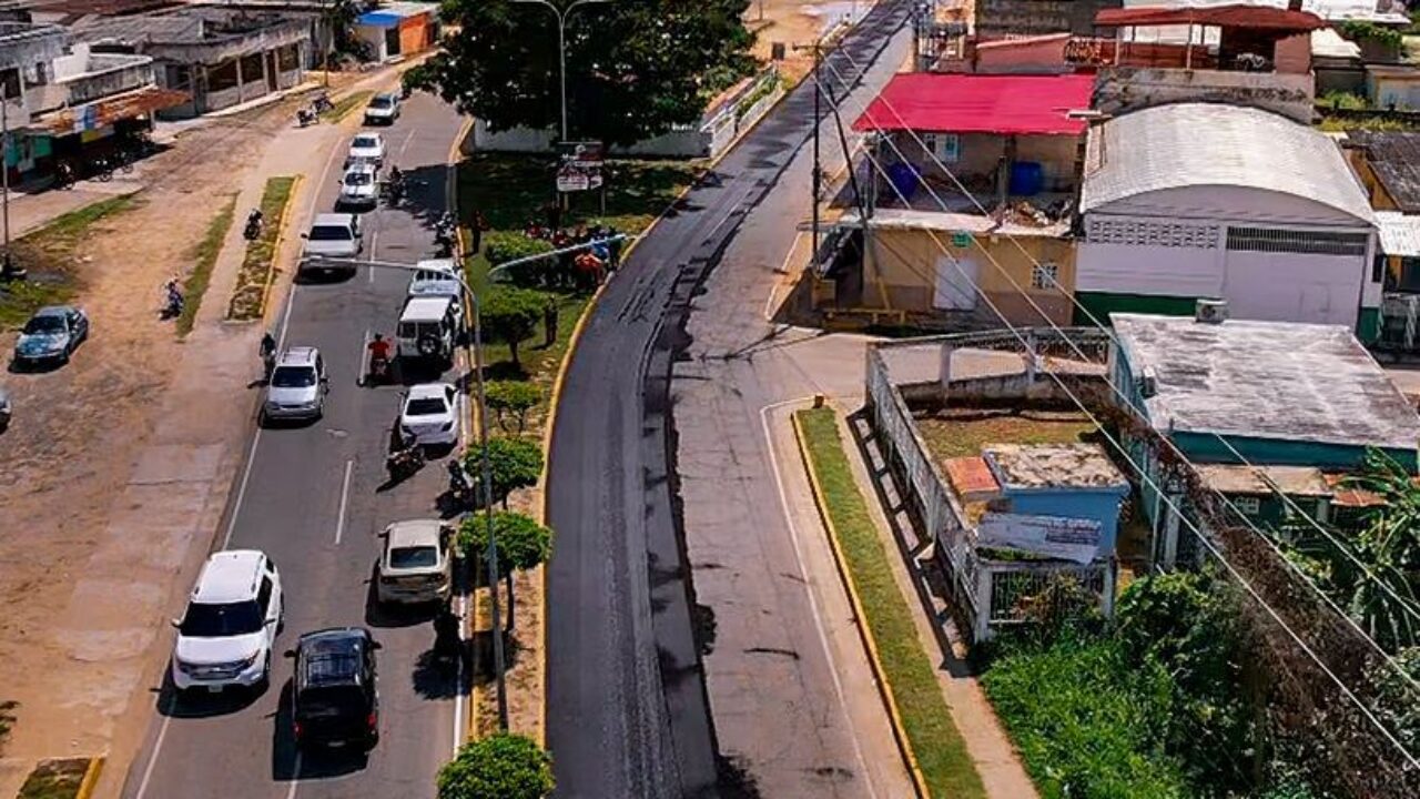 Con 438.000 toneladas colocadas gobernador Luis Caldera consolida Plan Estadal de Asfaltado en el Zulia