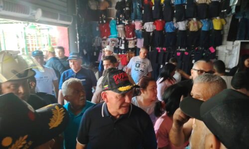 Respuesta inmediata!Bomberos de Maracaibo sofocan incendio en el Callejón de los Pobres