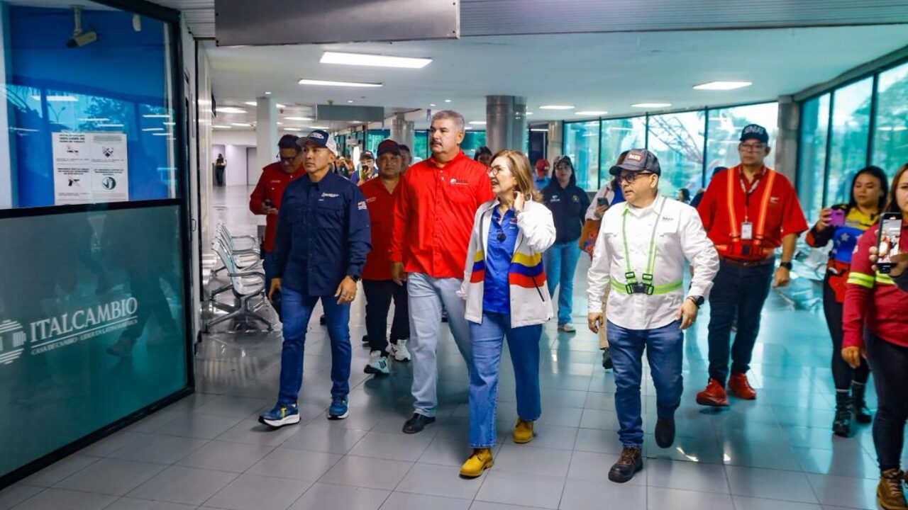 Ministra Jacqueline Farías inspeccionó trabajos de reacondicionamiento del Aeropuerto La Chinita en Maracaibo