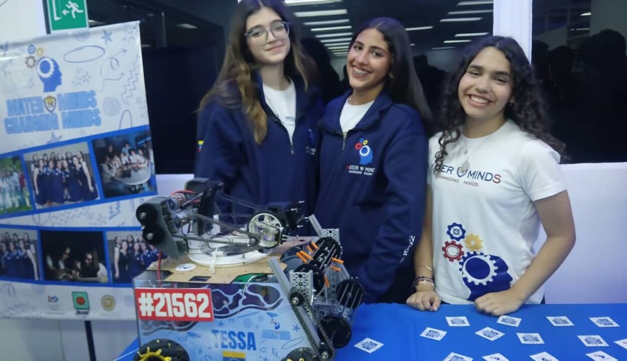 Impulsando el Futuro: Entrega de Kits de Robótica en Maracaibo