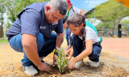 Azul Ambientalistas relanza el programa «Bosques Urbanos» en Ciudadela Faria para fortalecer la resiliencia climática de Maracaibo