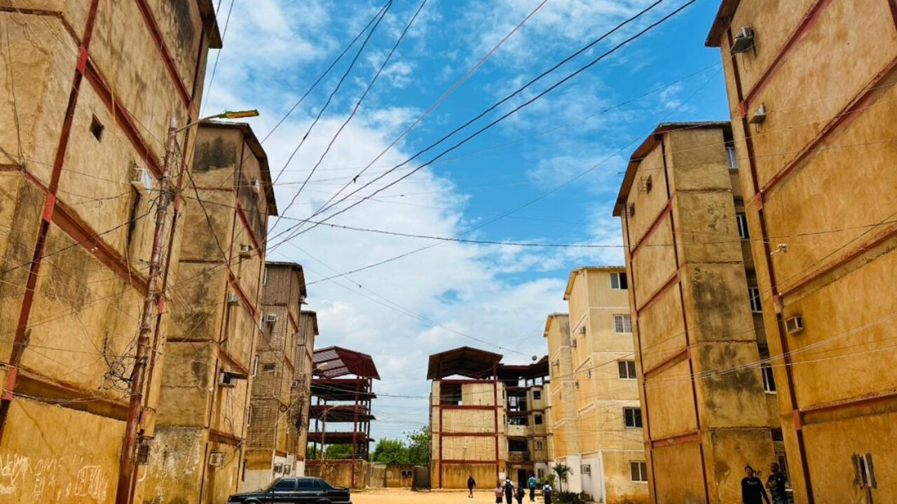 Gobernador Caldera supervisa reactivación de trabajos del complejo habitacional Gramoven para 200 familias de Maracaibo