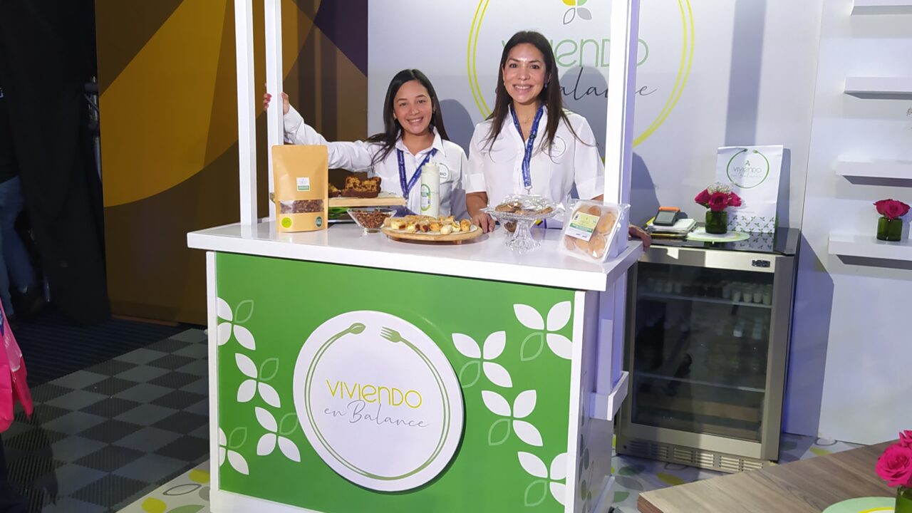 Viviendo en Balance presente en la Expo Belleza y Bienestar de Farmatodo en Maracaibo