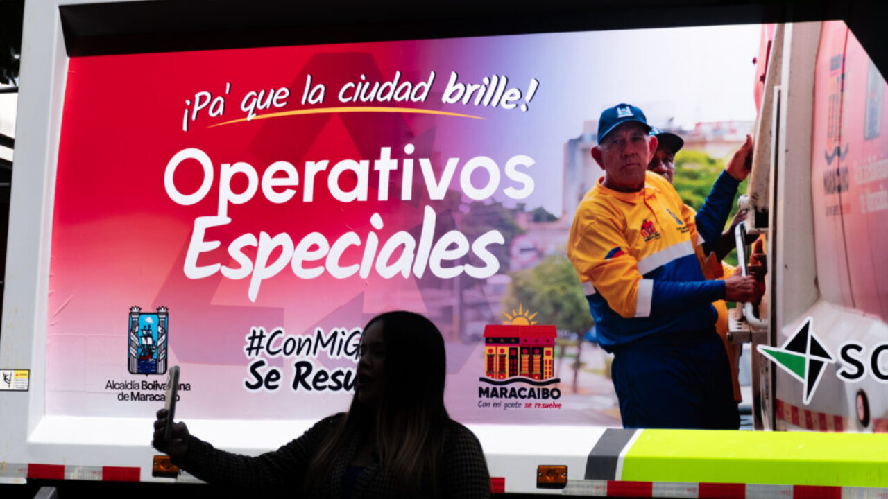 La Alcaldía de Maracaibo puso en funcionamiento 30 nuevos camiones compactadores para la recolección de basura este 29 de enero de 2026. Se suman a una flota de 60 existentes que están operativos en la ciudad. Foto: John Chacón / MediaPress.