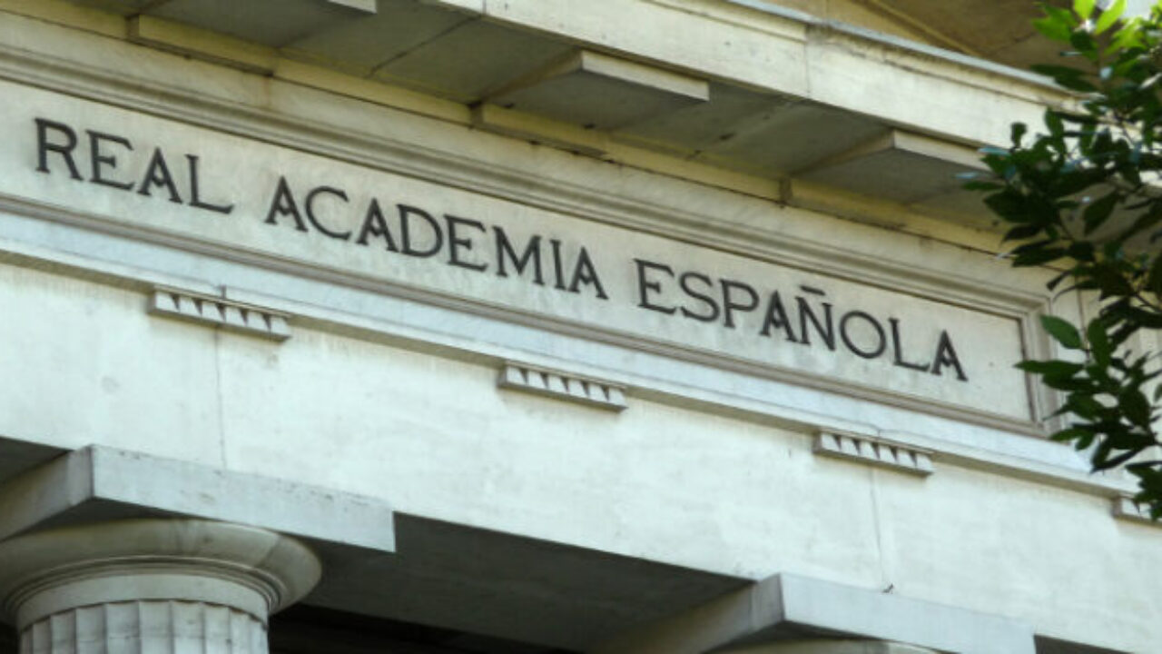 La RAE le devuelve el acento a la palabra sólo