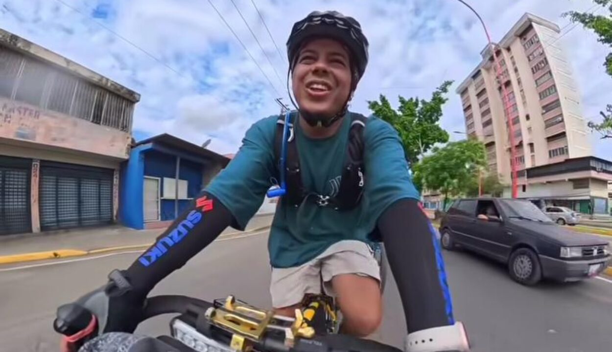 El «Efecto Milticoo»: Un ciclista zuliano y su perrita Lara, unen a Venezuela sobre dos ruedas