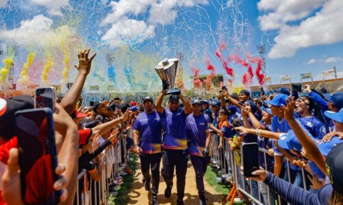 El Zulia celebra por todo lo alto la llegada de la Copa del Clásico Mundial de Béisbol