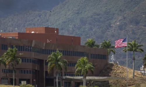 Embajada de EE. UU. impulsa plan de recuperación y exige entorno legal para atraer inversión a Venezuela