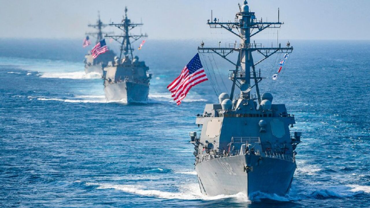 ¡Tensión máxima!: Destructores de EE. UU. entran en Ormuz para hacer un «desminado» ‘fuera de control’ de Irán