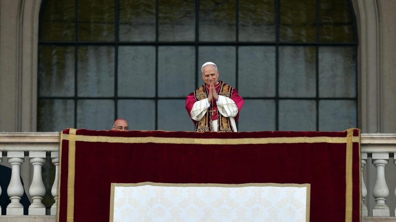 Rome (Italy), 25/05/2025.- Pope Leo XIV presides over the Eucharistic celebration and takes possession of the Roman Cathedral at the Papal Basilica of Saint John Lateran in Rome, Italy, 25 May 2025. Pope Leo XIV declared himself a Roman and completed the formalities to become bishop of Rome. (Papa, Obispo, Italia, Roma) EFE/EPA/FABIO CIMAGLIA