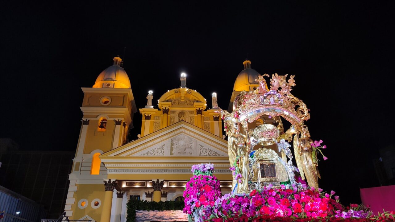 «Virgen de Chiquinquirá: 316 Años de Amor y Devoción en Maracaibo»