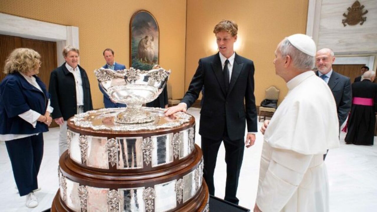 El Papa León XIV, recibe al italiano Jannik Sinner, actual número uno del tenis mundial