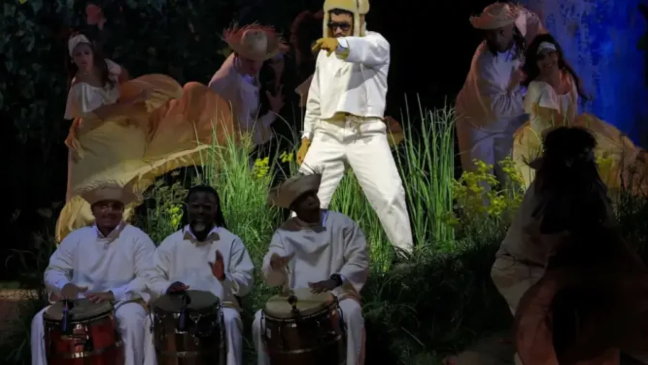 Bad Bunny terminó su residencia musical en Puerto Rico reuniendo a miles en plazas y locales