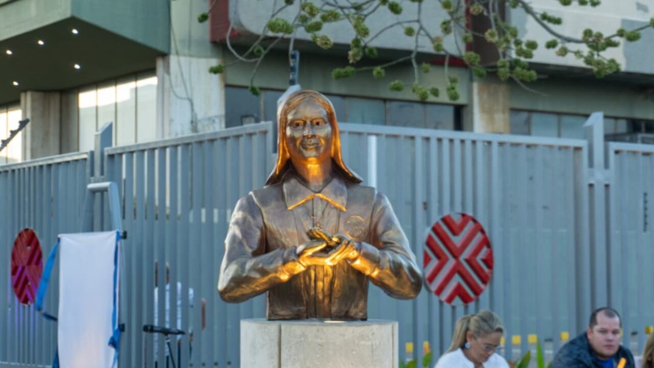 Concejo Municipal y Alcaldía de Maracaibo inauguran plaza en honor a la Santa Carmen Rendiles