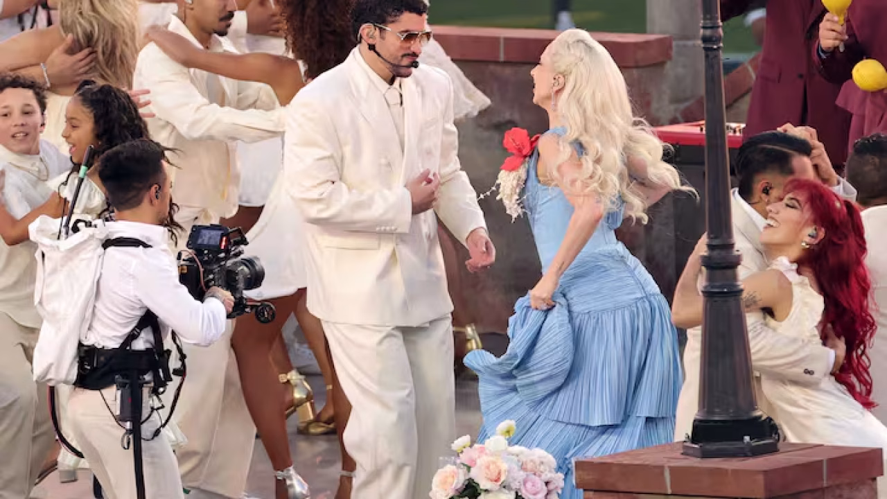 Bad Bunny hace historia en el Super Bowl LX con un mensaje de unidad frente a la crisis migratoria