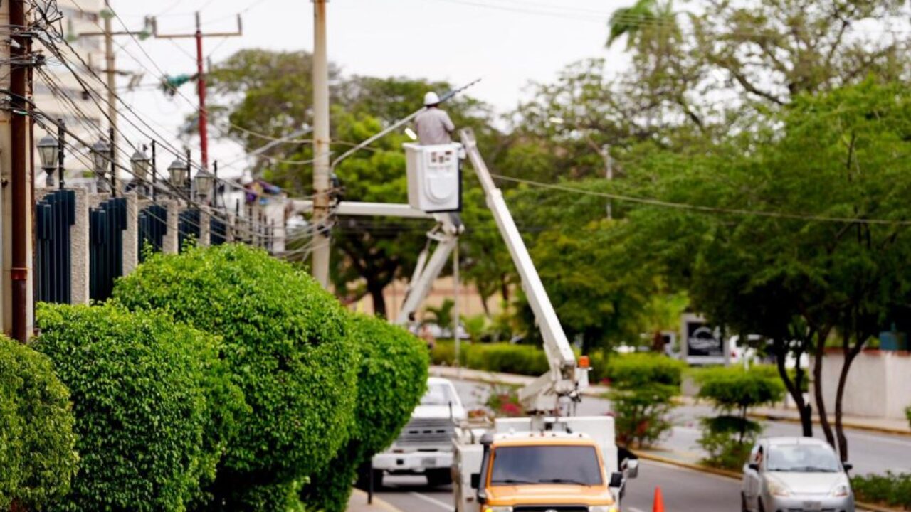 Plan de iluminación vial de la Gobernación y Corpoelec se desarrolla en ocho avenidas de Maracaibo